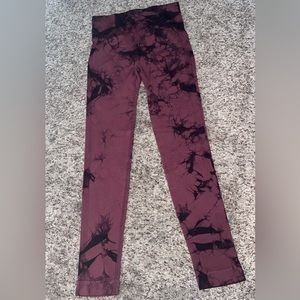 SHEIN workout leggings , Burgundy and black scrunch butt. Size Small